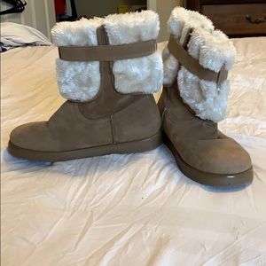 Boots with faux fur trim